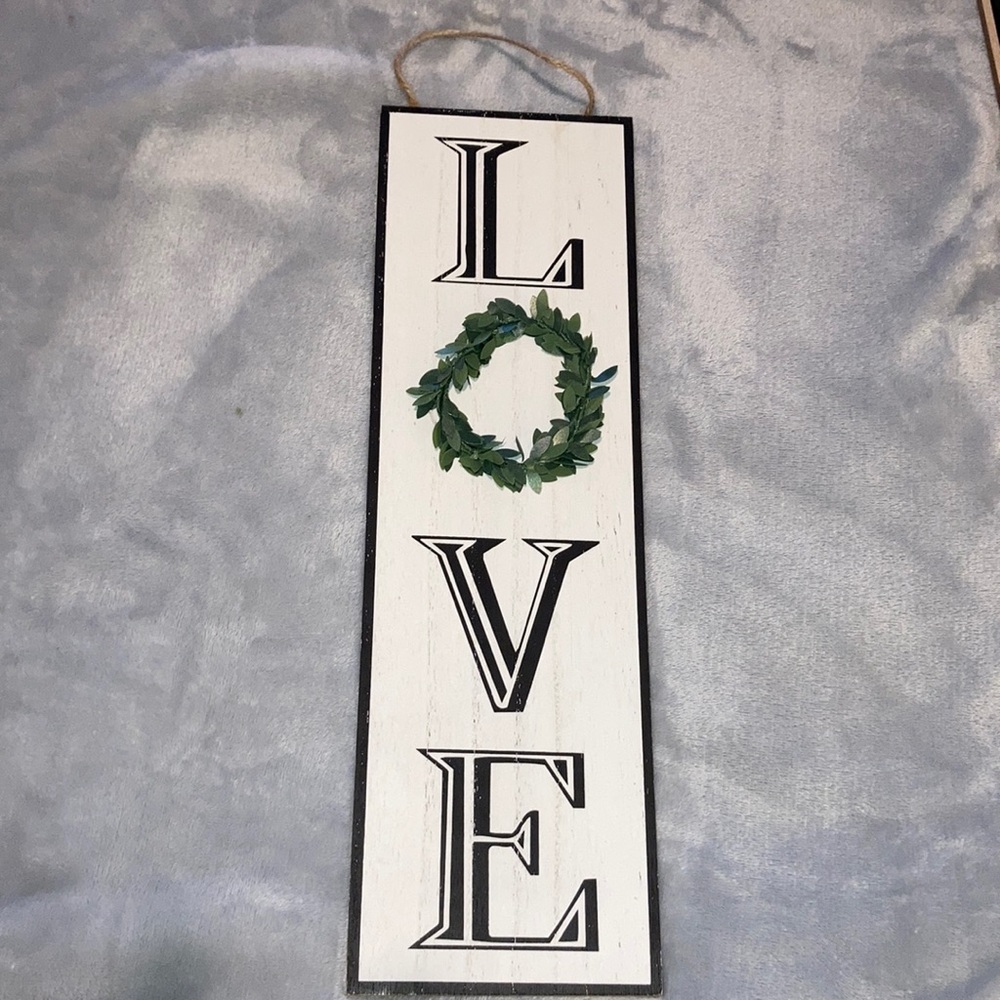L💚VE wooden home decor sign